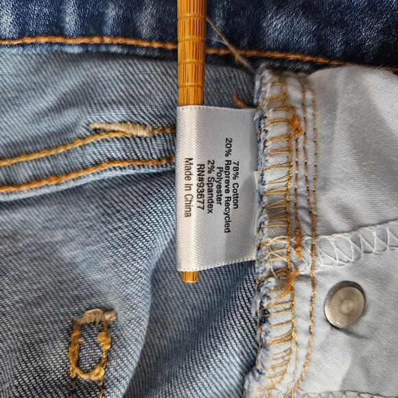 EUC St. John's Bay Mid Rise Relaxed Capri Jeans Sz. 8Px20 Medium Wash Denim - Picture 5 of 10